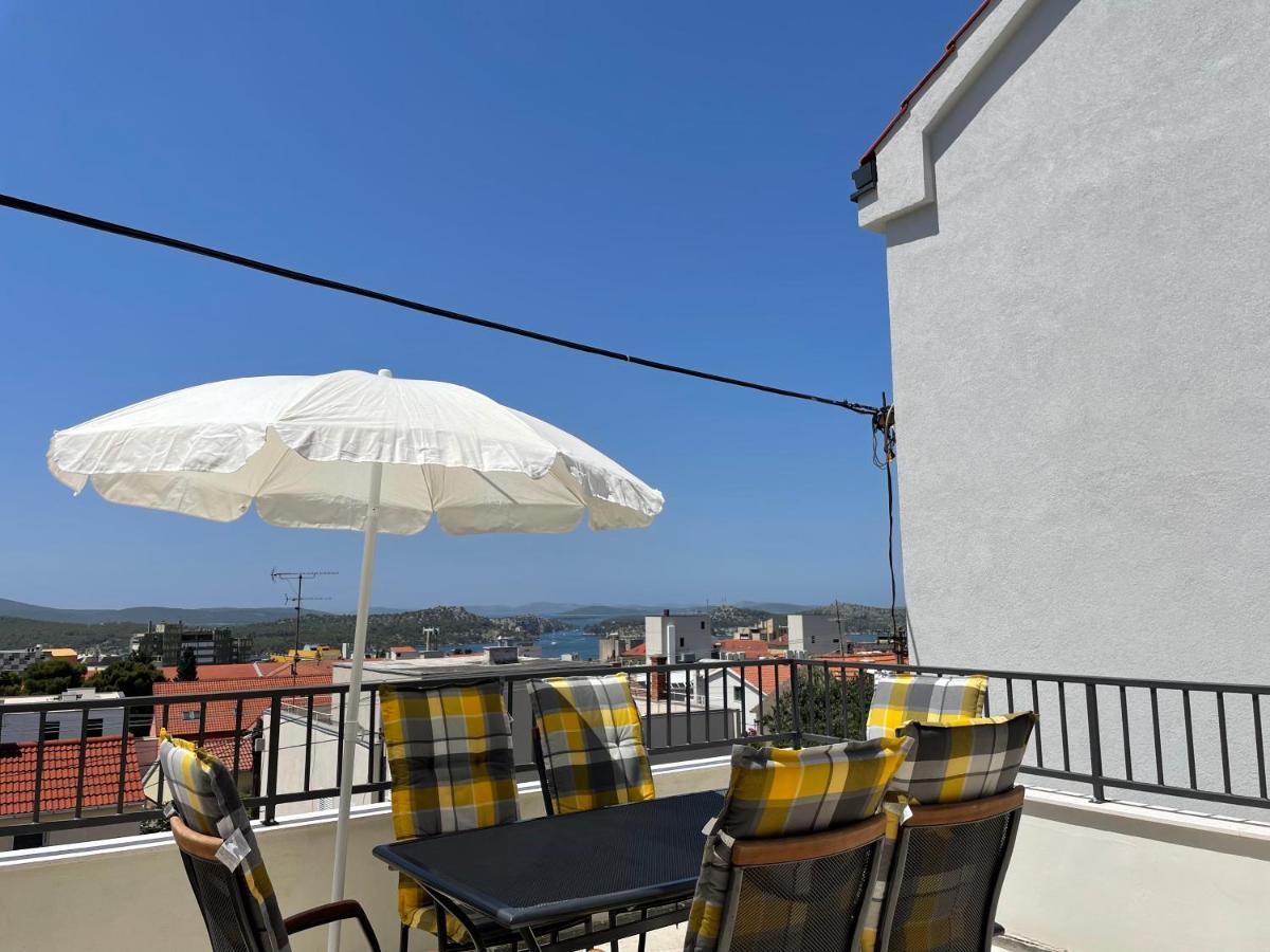 Apartment Simaris - Spacious With Terrace And Sea View Šibenik Eksteriør bilde