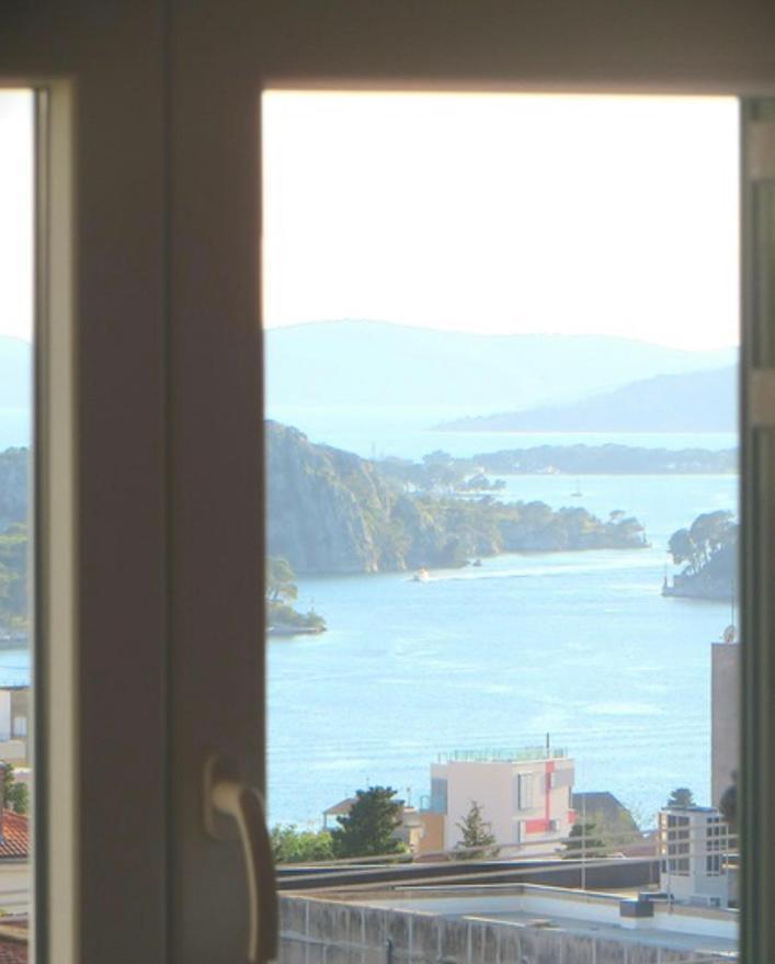 Apartment Simaris - Spacious With Terrace And Sea View Šibenik Eksteriør bilde