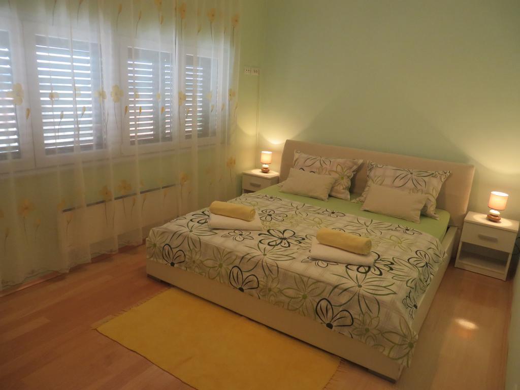 Apartment Simaris - Spacious With Terrace And Sea View Šibenik Eksteriør bilde