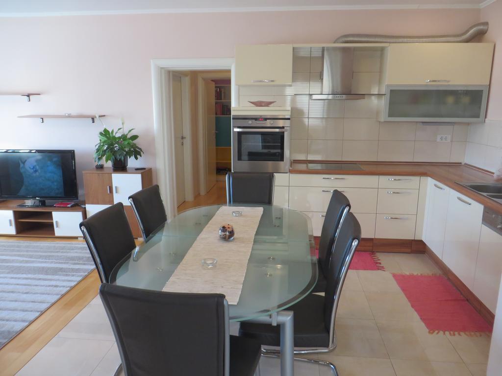 Apartment Simaris - Spacious With Terrace And Sea View Šibenik Eksteriør bilde