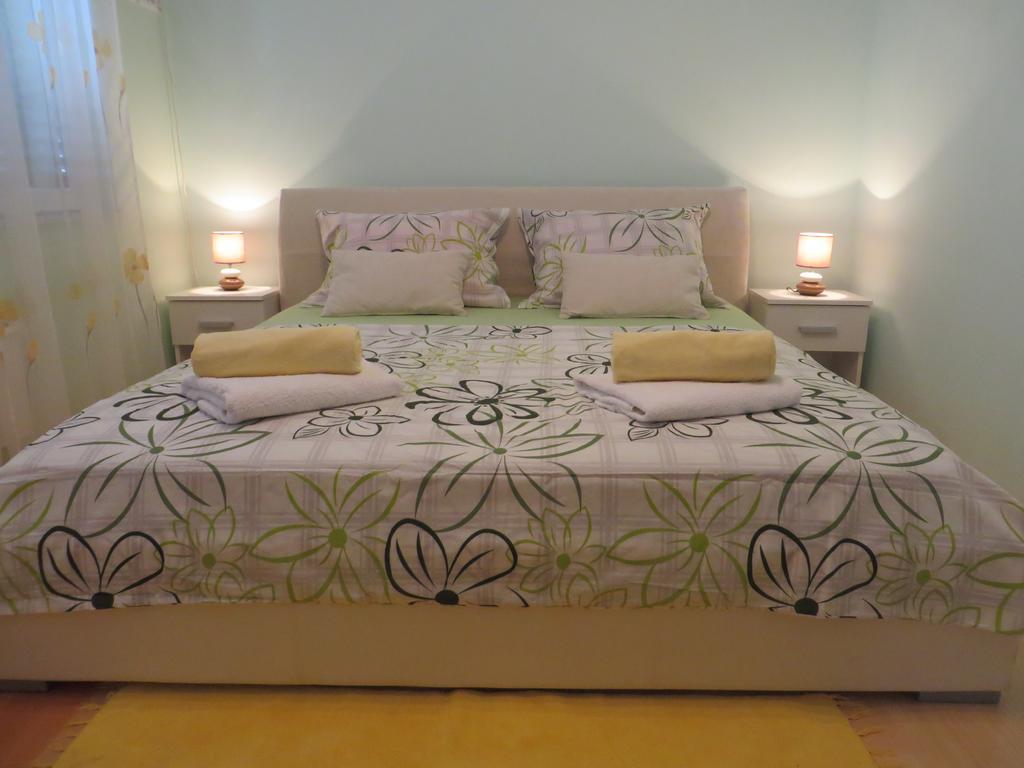 Apartment Simaris - Spacious With Terrace And Sea View Šibenik Eksteriør bilde