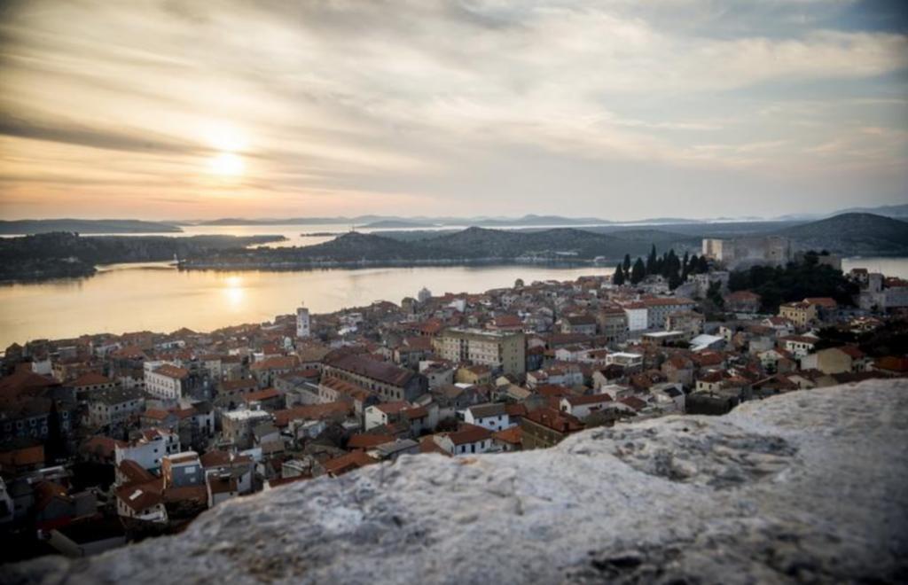 Apartment Simaris - Spacious With Terrace And Sea View Šibenik Eksteriør bilde