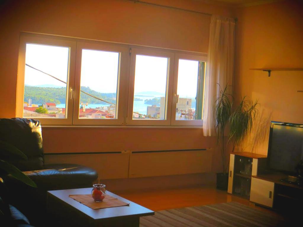 Apartment Simaris - Spacious With Terrace And Sea View Šibenik Eksteriør bilde