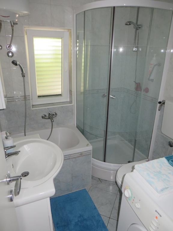 Apartment Simaris - Spacious With Terrace And Sea View Šibenik Eksteriør bilde