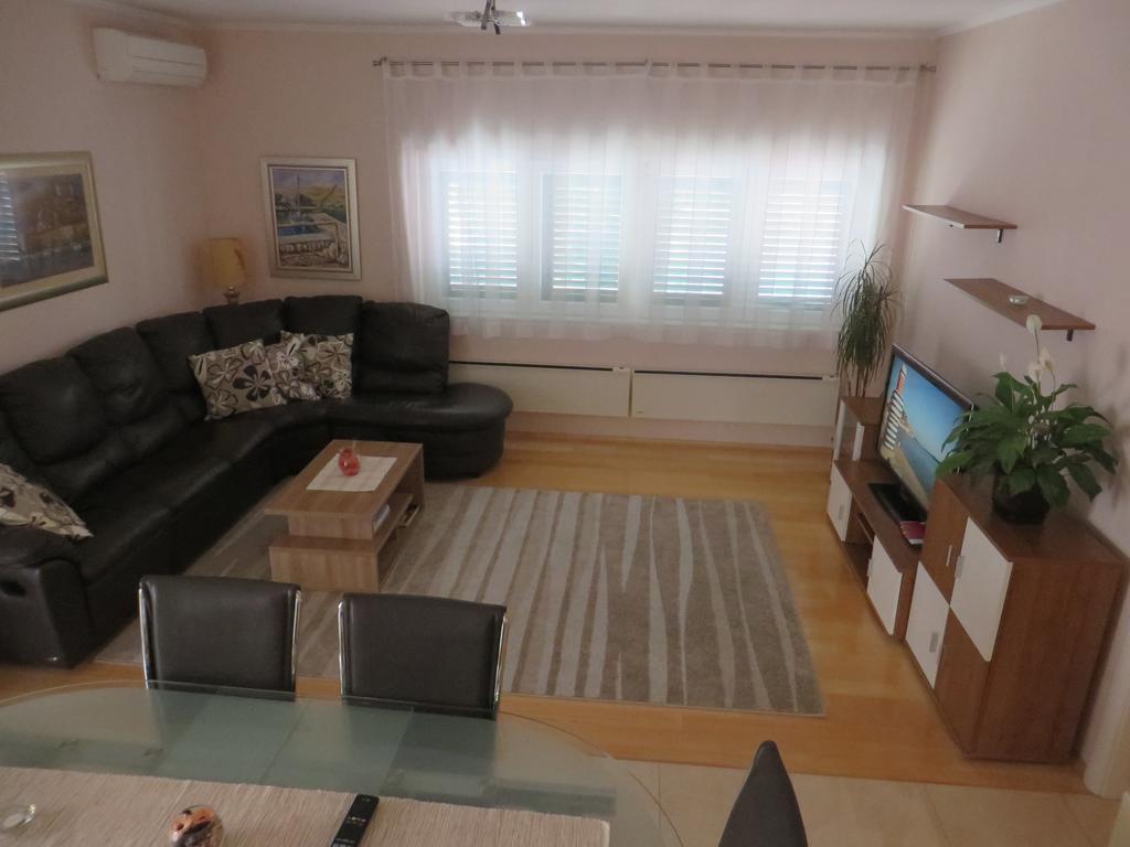 Apartment Simaris - Spacious With Terrace And Sea View Šibenik Eksteriør bilde