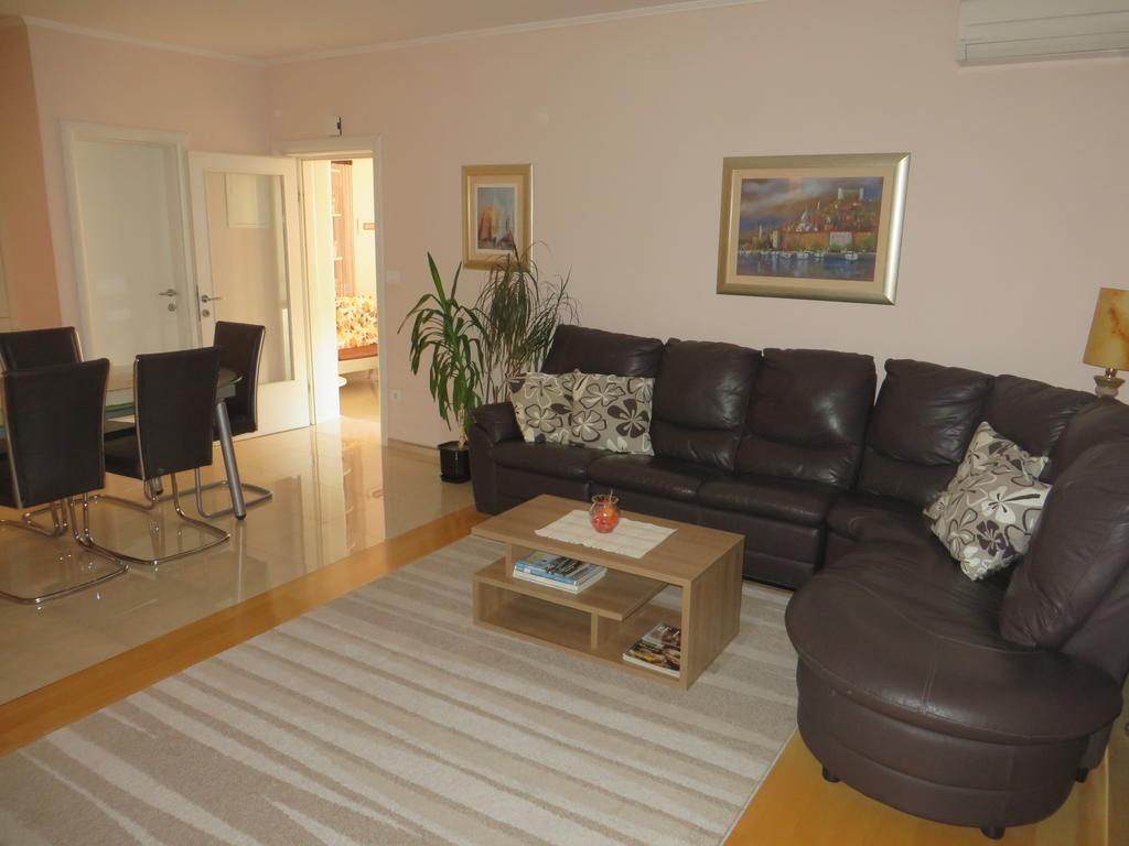 Apartment Simaris - Spacious With Terrace And Sea View Šibenik Eksteriør bilde