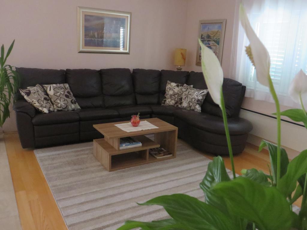 Apartment Simaris - Spacious With Terrace And Sea View Šibenik Eksteriør bilde
