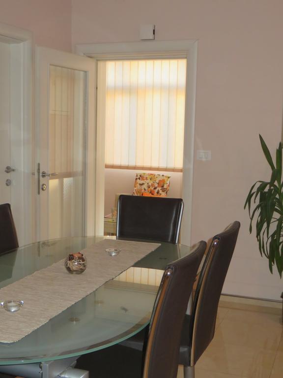 Apartment Simaris - Spacious With Terrace And Sea View Šibenik Eksteriør bilde
