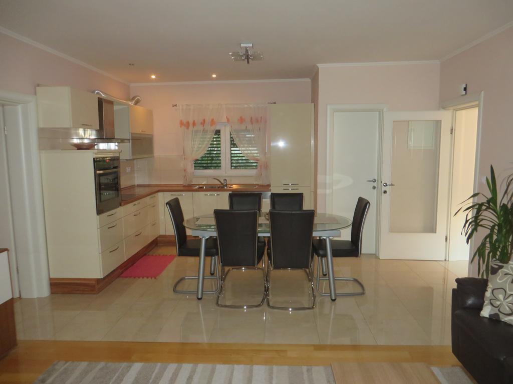 Apartment Simaris - Spacious With Terrace And Sea View Šibenik Eksteriør bilde