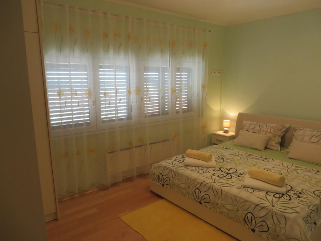 Apartment Simaris - Spacious With Terrace And Sea View Šibenik Eksteriør bilde